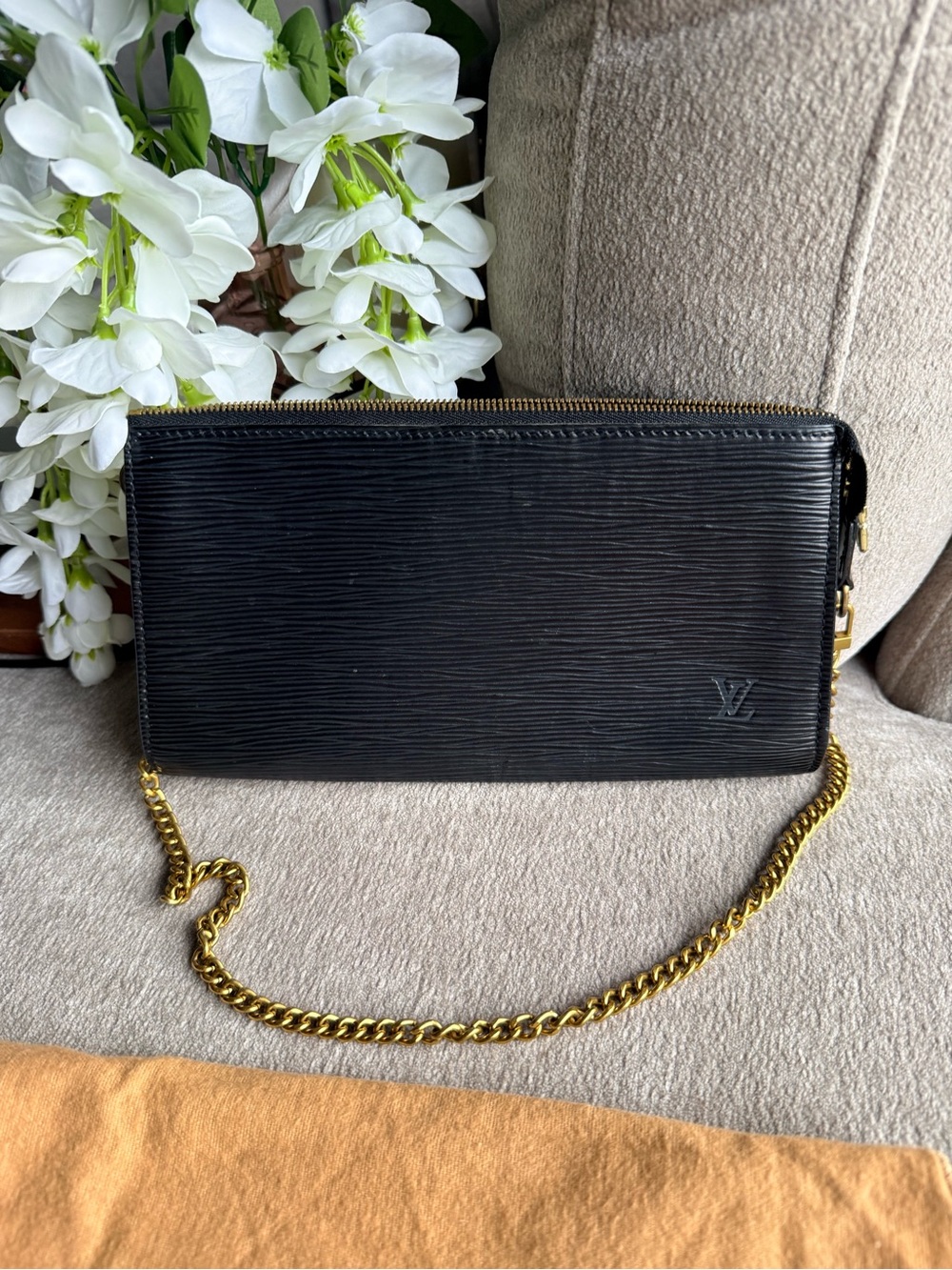 Louis Vuitton Black Epi Leather Pochette Accessories Shoulder Bag Authentic